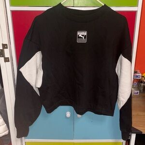 Cropped Puma sweatshirt (women size) Medium